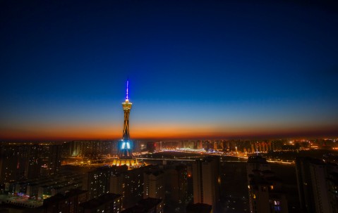 小孩发烧睡觉一直流汗（小孩发烧睡觉流很多汗）