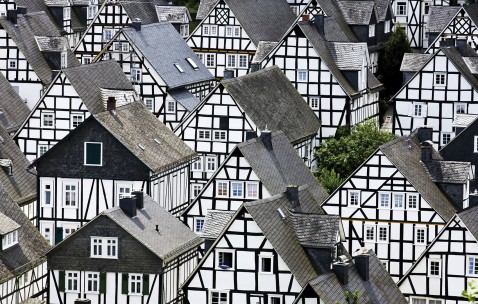 小孩发烧后背起红点挂号（孩子发烧背上长红点 痒）