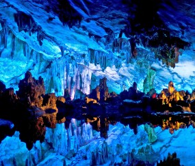 小孩发烧拉肚子原因引起的吗（小孩子发烧拉肚子正常吗）