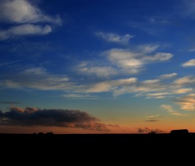 小孩发烧光上半身热（儿童发烧就上半身热）